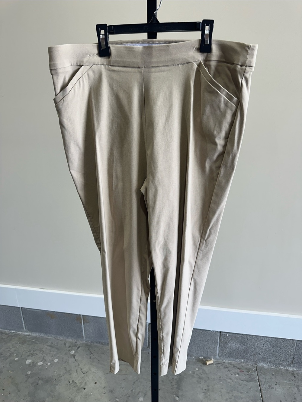 Counterparts women’s tan pull on pants size 14
